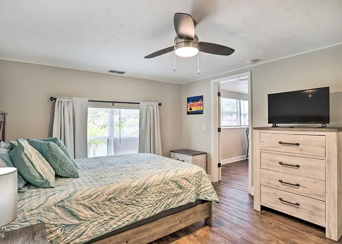 Pet-Friendly Gulfport Home Less Than 2 Mi To Beach