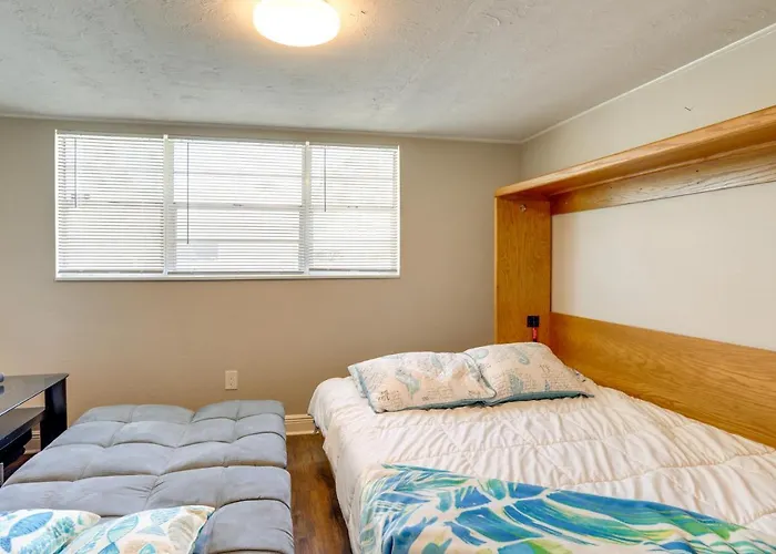 Pet-Friendly Gulfport Home Less Than 2 Mi To Beach